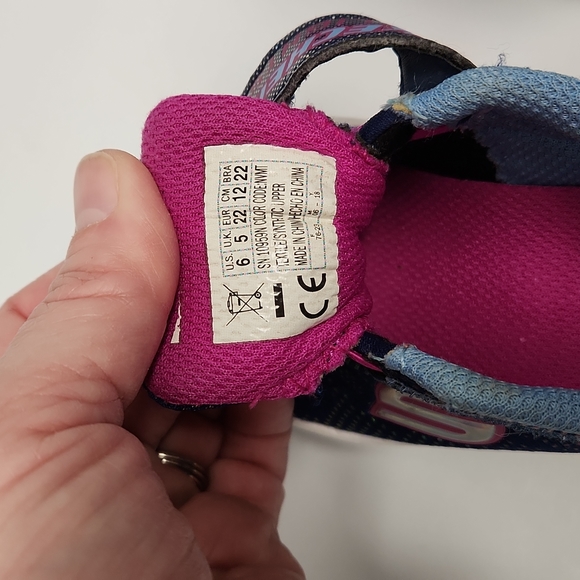 Sketchers toddler size 6 girls sneakers navy & pink - Picture 6 of 8